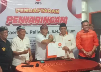 Dengan Semangat Optimis Ke DPW PKS Zianal Arifin Paliwang Antarkan Berkas Penjaringan