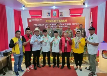 Bersama Pendukungnya Paslon Bupati dan Wakil Bupati Nunukan Irwan Sabri-Hermanus Mendaftar ke KPU