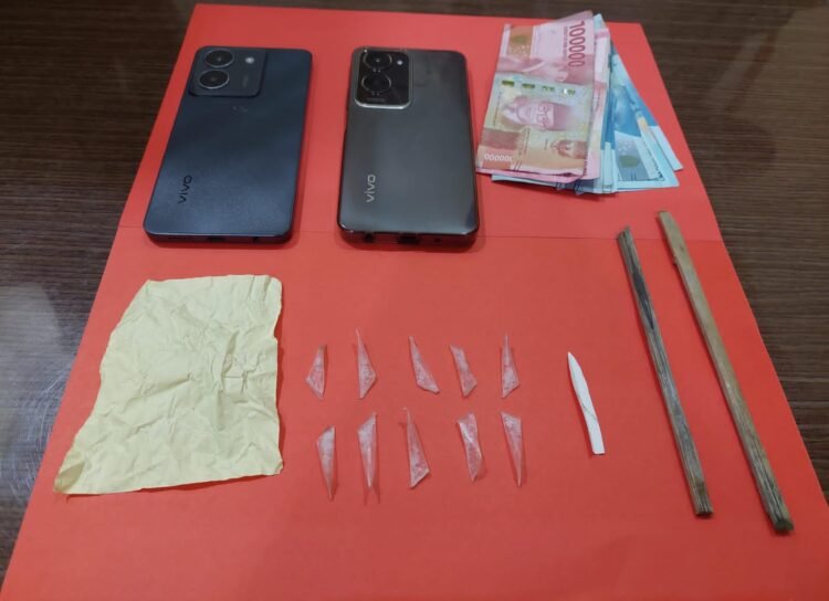 Tim Gabungan Polisi Gerebek Sebuah Rumah di Sebatik Barat, Temukan Sabu dan Berhasil Mengamankan 2 Orang Pemuda