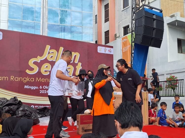 Kesbangpol dan DPRD Nunukan Apresiasi Sosialisasi Pilkada oleh KPU Melalui Jalan Sehat