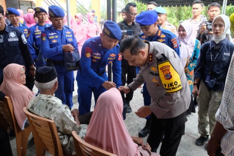 Pengobatan Gratis, Wujud Kedekatan Polda Kaltara Dengan Masyarakat Menyambut HUT Ke-74 Ditpolairud