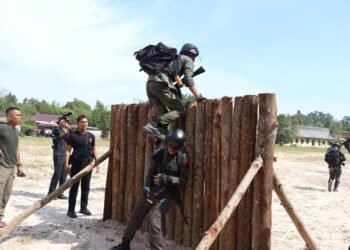 Dansat Brimob Polda Kaltara Membuka Perlombaan BRIMOB SWAT CHALLENGE