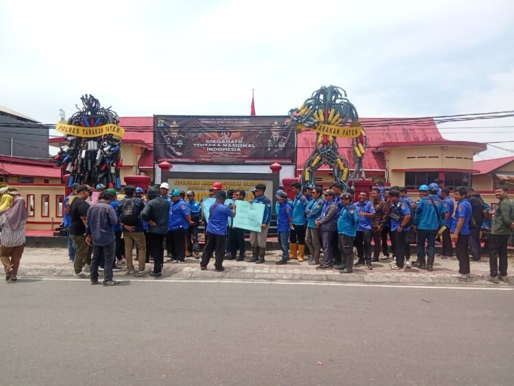 Puluhan Karyawan PDAM  Datangi Polres Tarakan Minta Pembuat Video Hinaan Diproses