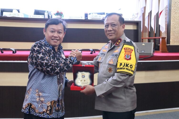 Kapolda Kaltara Membuka Acara Taklimat Awal Audit Kinerja Itwasda Polda Kaltara Tahap II TA. 2024