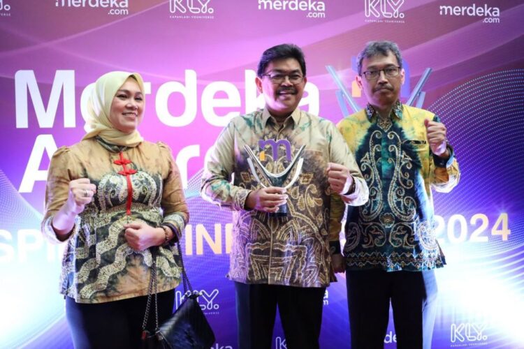 Gubernur Kalsel Terima Penghargaan Merdeka Awards 2024