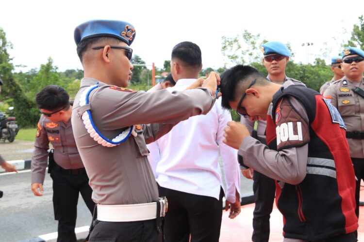 Pengecekan Sikap Tampang dan kelengkapan Data Diri Oleh Perosnil Bidpropam di Polda Kalimantan Utara