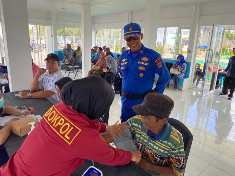 Ditpolairud Polda Kaltara Gelar Bakti Kesehatan Pengobatan Gratis dan Perpustakaan Terapung Dalam Rangka HUT ke-74 Polairud Tahun 2024