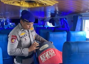 Patroli Dialogis dalam Rangka OPS Lilin Kayan 2024 di Pelabuhan Tengkayu 1 Tarakan Guna Meningkatkan Keamanan Penumpang dan Speedboat