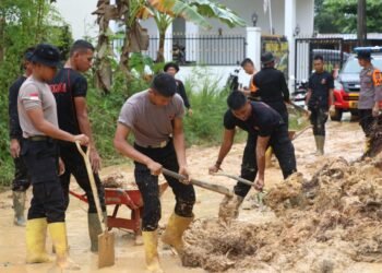 Respons Cepat Dansat Brimob Kaltara Hadapi Tanah Longsor yang Mengisolasi Warga di Kota Tarakan