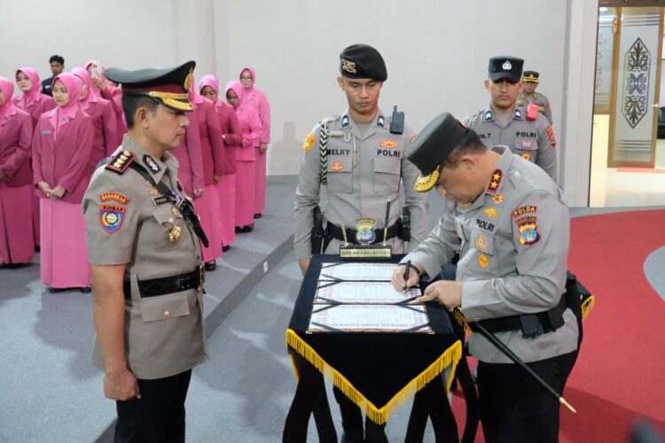 Kapolda Kaltara Pimpin Serah Terima Jabatan ( SERTIJAB ) Sejumlah Pejabat Utama Polda Kaltara