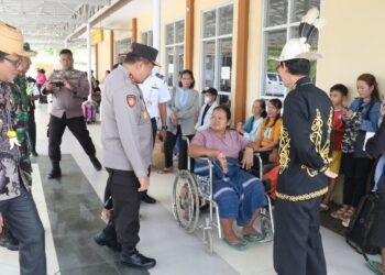 Kapolda Kaltara Irjen Pol. Hary Sudwijanto Sapa Warga Long Ampung dalam Kunjungan Kerja di Perbatasan