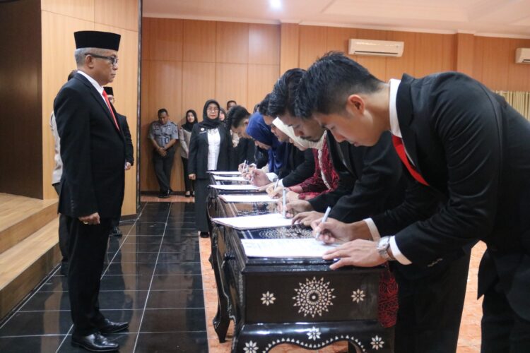 Lantik Notaris dan Notaris Pengganti, Kakanwil Ikmal Tekankan Integritas Dalam Bekerja