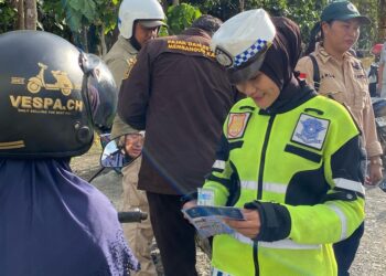 Personel Ops Keselamatan Kayan 2025 Melaksanakan Kegiatan Penindakan Pelanggaran Lalu Lintas