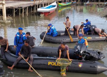 Baksos Polri Presisi di Selumit pantai, Satpolairud Polres Tarakan dan Ditpolairud Polda Kaltara Bersih-bersih Laut
