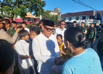 Kepedulian, Wakil Wali Kota Tarakan Berbagi Takjil Dengan Pengguna Jalan