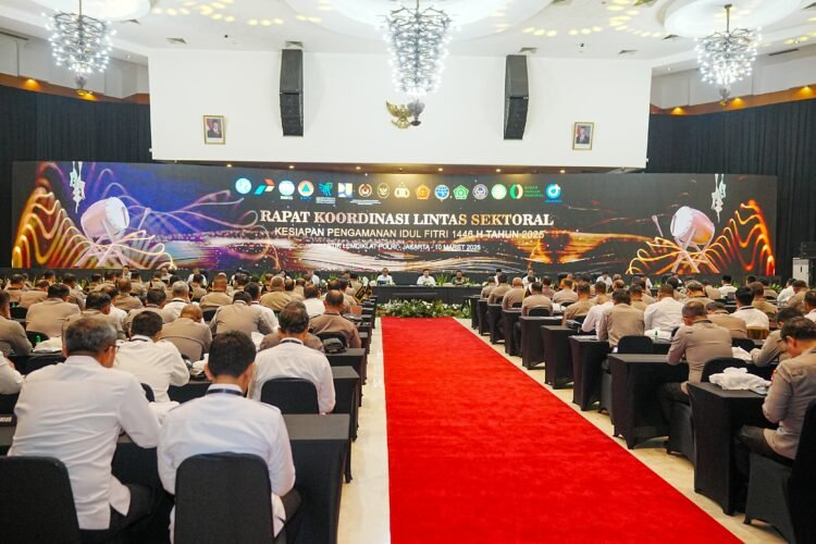 Kapolri Paparkan Persiapan dan Kesiapan Pengamanan Lebaran 2025 ke Menko Polkam