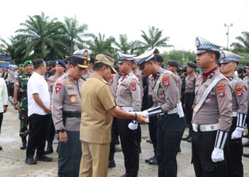 Polda Kaltara Menggelar Apel Gelar Pasukan Terpusat Operasi Kepolisian Terpusat “Ketupat Kayan 2025”