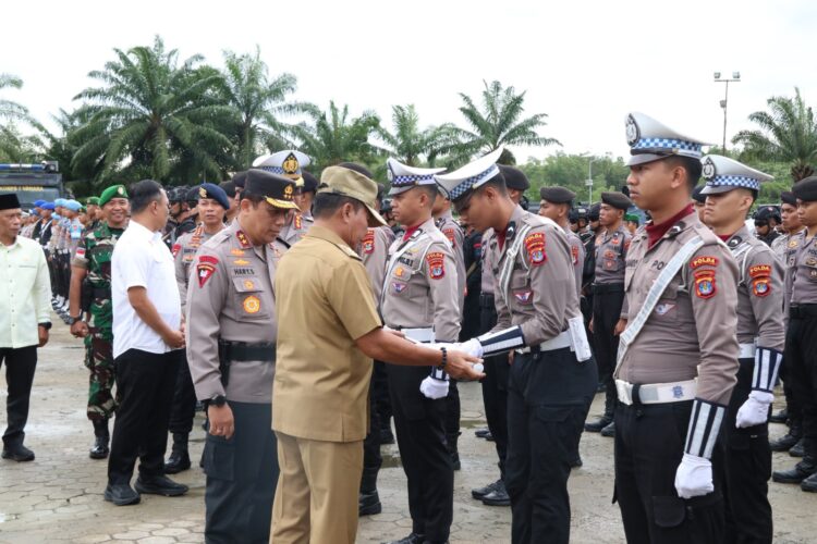 Polda Kaltara Menggelar Apel Gelar Pasukan Terpusat Operasi Kepolisian Terpusat “Ketupat Kayan 2025”