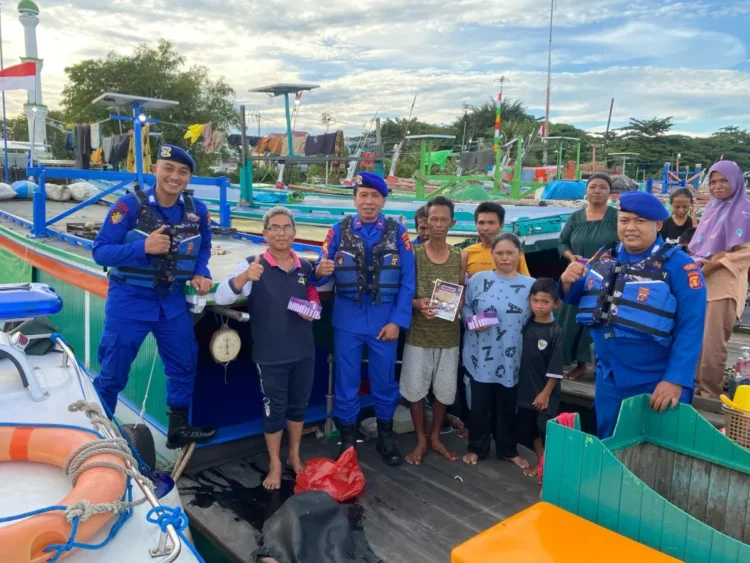 Satpolairud Polresta Samarinda Berbagi Takjil, Wujud Kepedulian di Bulan Ramadan