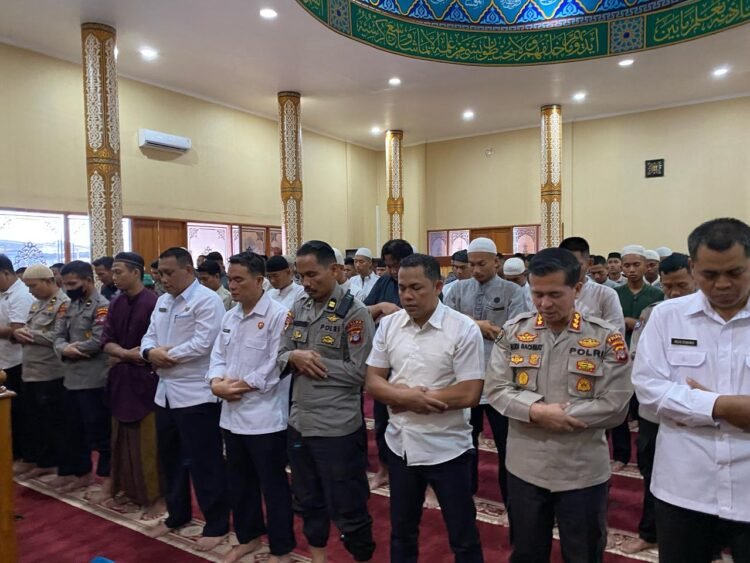 Personel Polda Kaltara Gelar Sholat Ghoib Atas Gugurnya Tiga Anggota Polri Dalam Pelaksanaan Tugas di Way Kanan Lampung