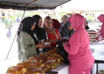 Satuan Brimob Polda Kaltara Gelar Bazar Sembako Murah dan Pasar Ramadhan Untuk Masyarakat