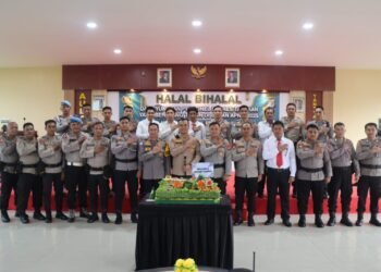 Polres Tarakan Menggelar Kegiatan Halal Bihalal Hari Raya Idul Fitri 1446 H, Dirangkaikan Dengan Syukuran Ulang Tahun Bagi Personel yang Lahir di Bulan April