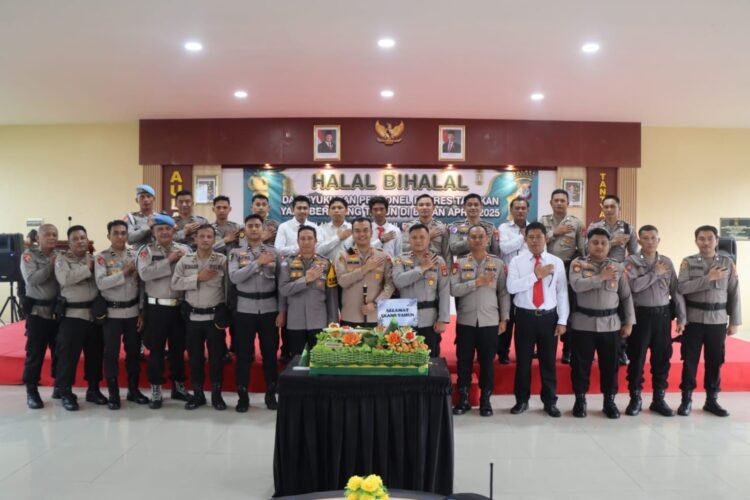 Polres Tarakan Menggelar Kegiatan Halal Bihalal Hari Raya Idul Fitri 1446 H, Dirangkaikan Dengan Syukuran Ulang Tahun Bagi Personel yang Lahir di Bulan April