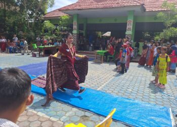 Hari Kartini,  SDN 02 Nunukan Gelar Lomba Fashion Show  Pakaian Daerah