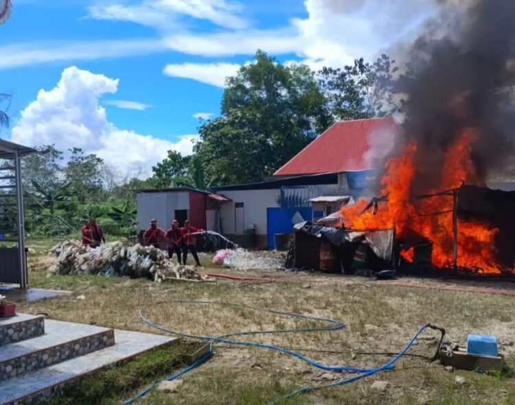 Kios BBM Terbakar di Desa Binusan
