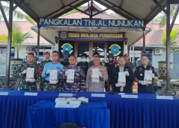 Gagal Selundupkan 11,5 Kg Sabu dari Malaysia, Dua Kurir Diamankan Tim Gabungan TNI AL di Perairan Karang Unarang