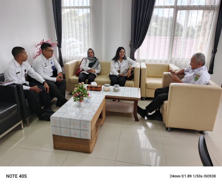 Kanwil Kemenkum Kaltim dan Dinas PKKUKM Sinergikan Percepatan Pembentukan Koperasi Merah Putih