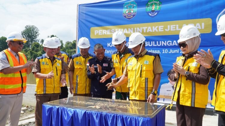Gubernur Resmikan Bangunan Intake PDAM Jelarai