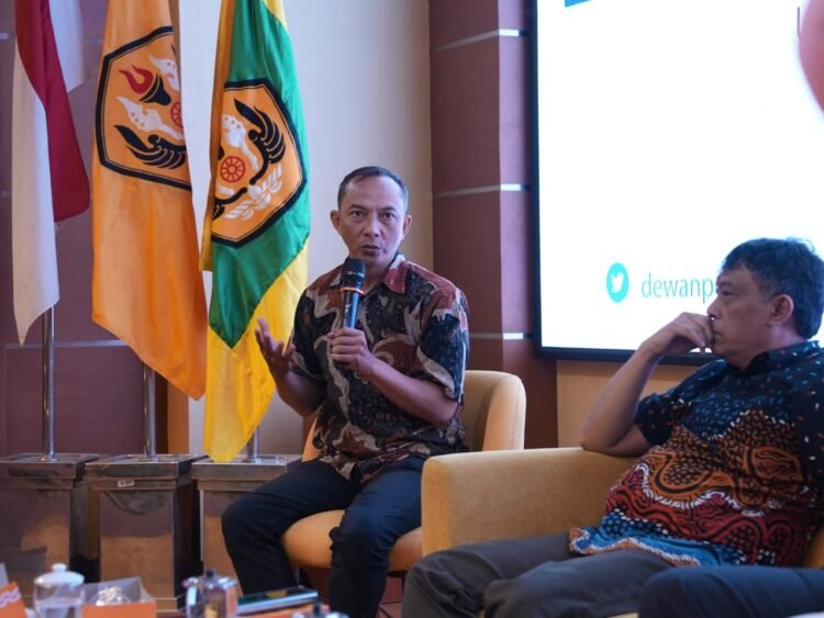 Siapa Peduli Saat Pers Lokal Sekarat?