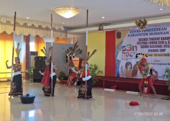 Tari Persembahan Khas Dayak Okolod Warnai Penampilan SMPN 1 Lumbis di FLS3N