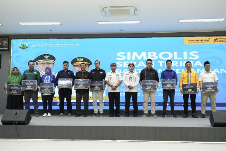 Gubernur Serahkan Bankeu Parpol Secara Simbolis