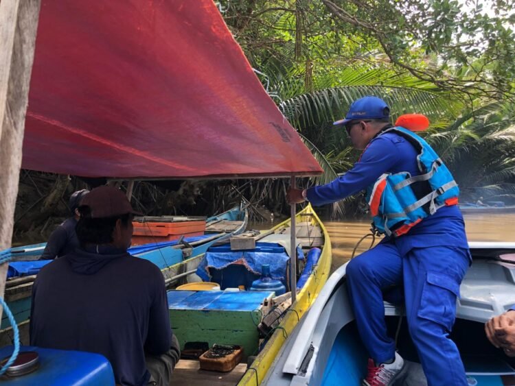 Umar Belum Ditemukan,  Sat Polairud Polres Tarakan Bantu Pencarian Korban Hilang di Perairan Tanjung Tiram