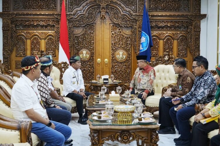 Temui Mendikdasmen, Gubernur Usulkan Penambahan Sarana Pendidikan untuk Penyandang Disabilitas