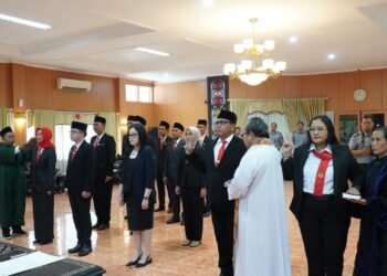 12 PPNS dan 2 Notaris Pengganti Dilantik Kakanwil Kemenkum Kaltim