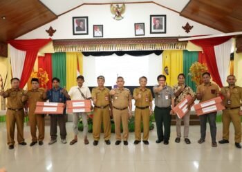 Wali Kota Tarakan : Menyerahkan Bantuan Stimulan Pemulihan Pasca Bencana