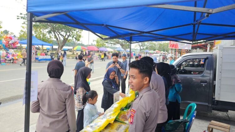 Polda Kaltara dan Bulog Gelar ‘Pangan Murah’ di Tanjung Selor, Bantu Warga Dapatkan Beras Terjangkau