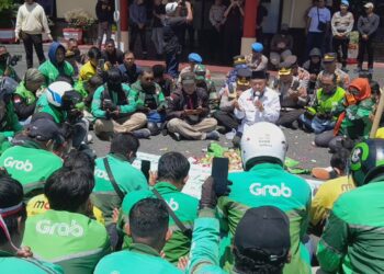 Solidaritas, Ratusan Driver Ojol Tarakan Tabur Bunga di Halaman Polres Tarakan