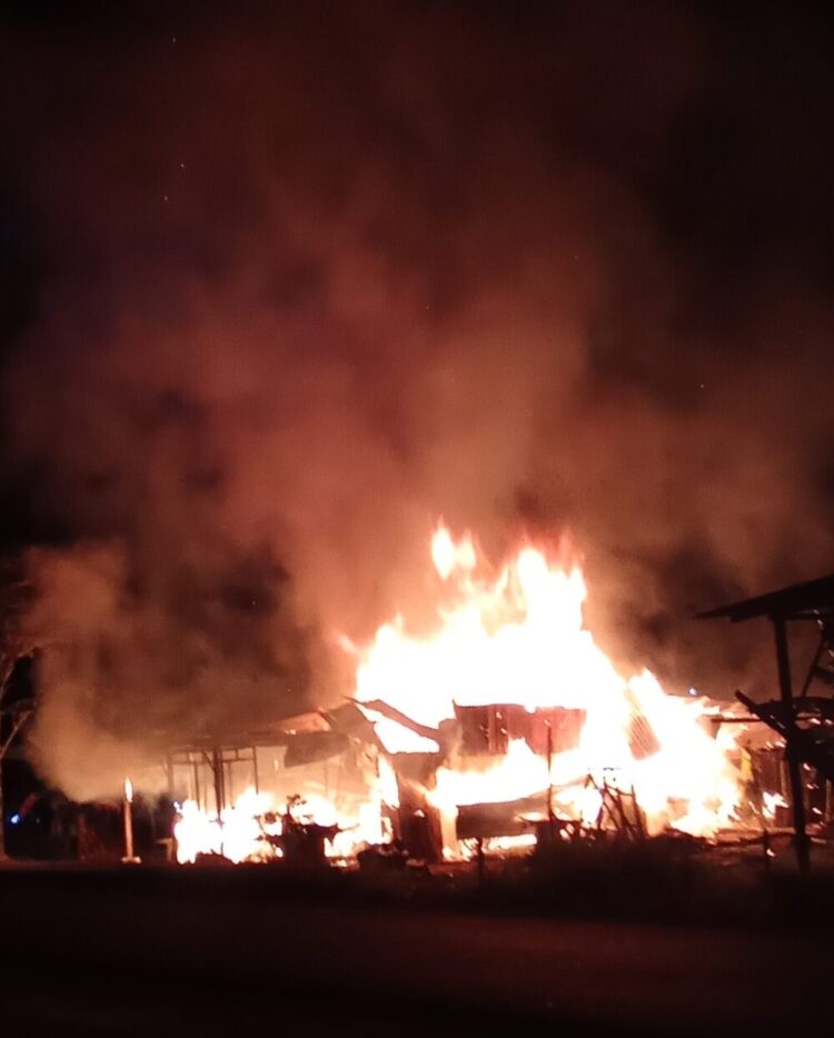 Sebuah Warung di Juata Permai Tarakan Ludes Terbakar