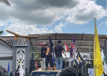 “Kami Tidak Diam”: Mahasiswa dan Warga Kaltim Suarakan Hati Rakyat di Depan DPRD