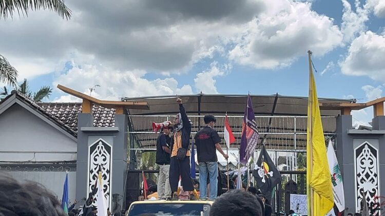 “Kami Tidak Diam”: Mahasiswa dan Warga Kaltim Suarakan Hati Rakyat di Depan DPRD