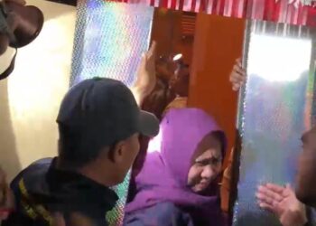 PMK Tarakan Evakuasi Dua Wanita Terjebak Dalam Lift Gedung Gadis II