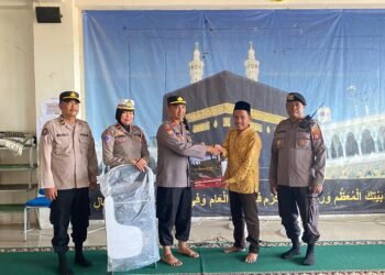 Polres Tarakan Berikan Bantuan Kursi Belajar kepada Ponpes Korban Pencurian