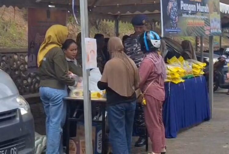 Warga Antusias Belanja di Gerakan Pangan Murah HUT ke-26 Nunukan