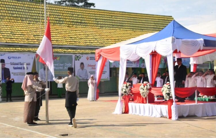 Khidmat Upacara Hari Santri Nasional 2025 di Sebatik