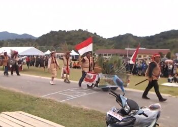 Bupati Nunukan Melepas Pawai Budaya di Krayan