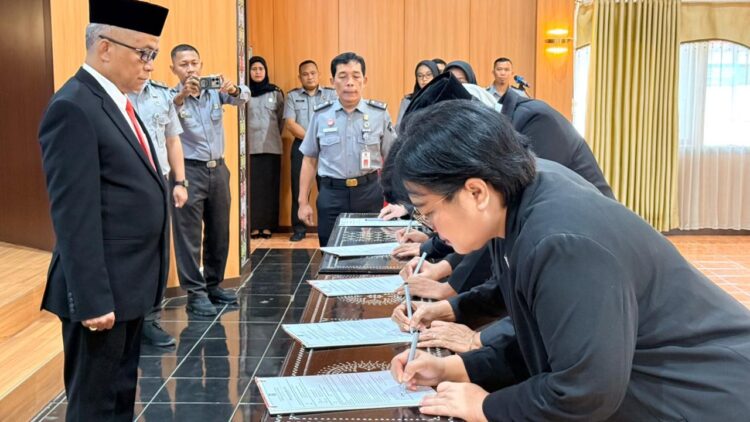 Kemenkum Kaltim Lantik Anggota MPD Notaris dan Notaris Pengganti